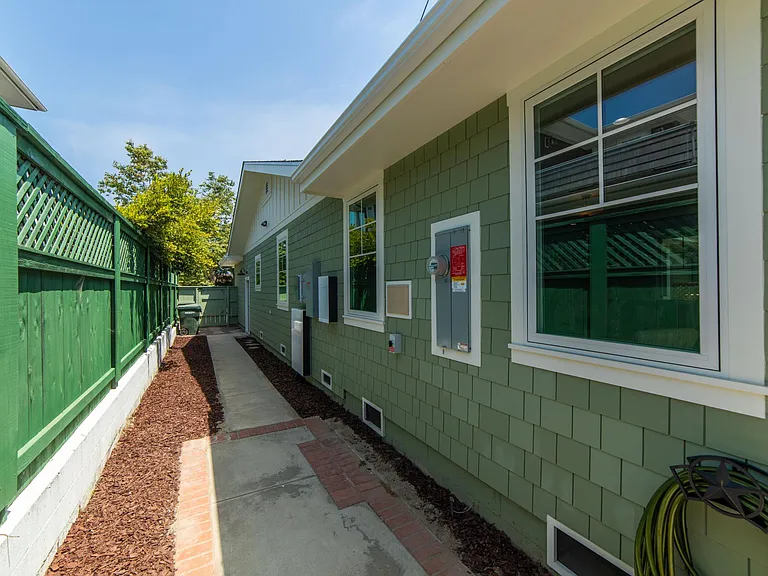 750 Coronado Ave — Photo 30