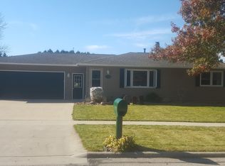 5848 Applewood Dr, Waterloo, IA 50701