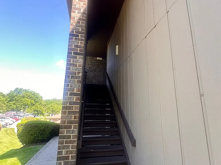5821 Royal Ridge Dr #E — Photo 17