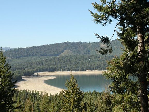 View of Speelyi Beach.