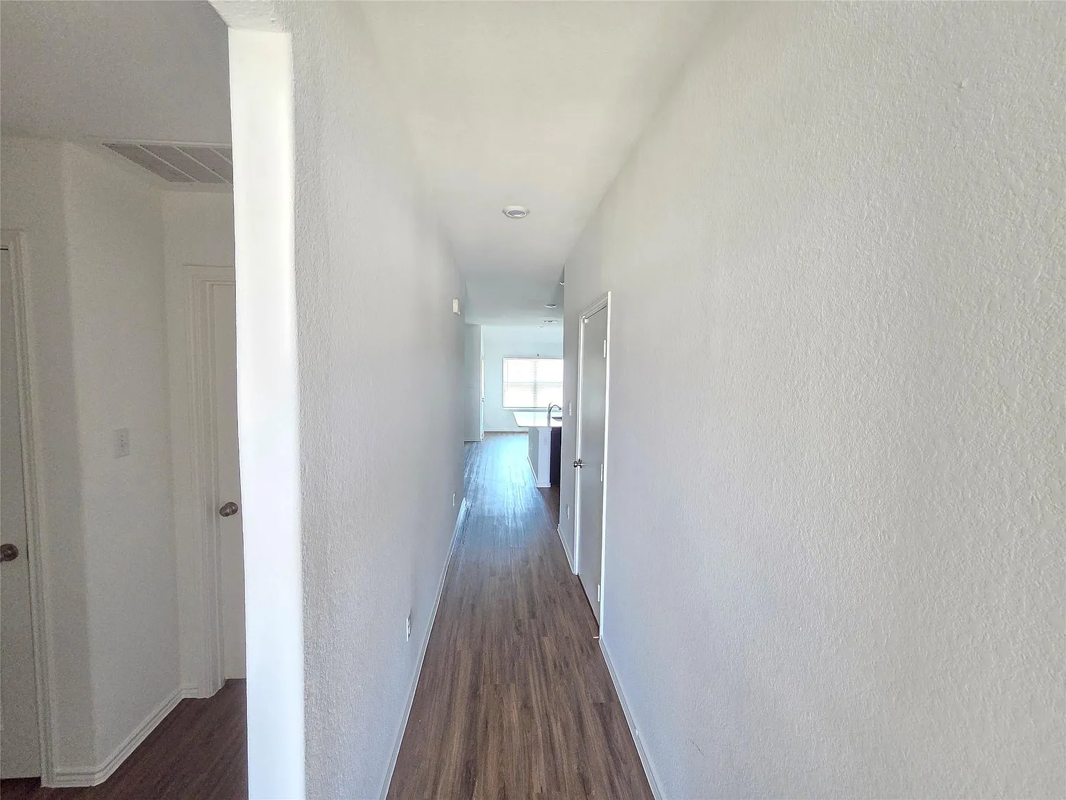 3 bed, 2.0 bath, 1312 sqft, $1,845 — Photo 3
