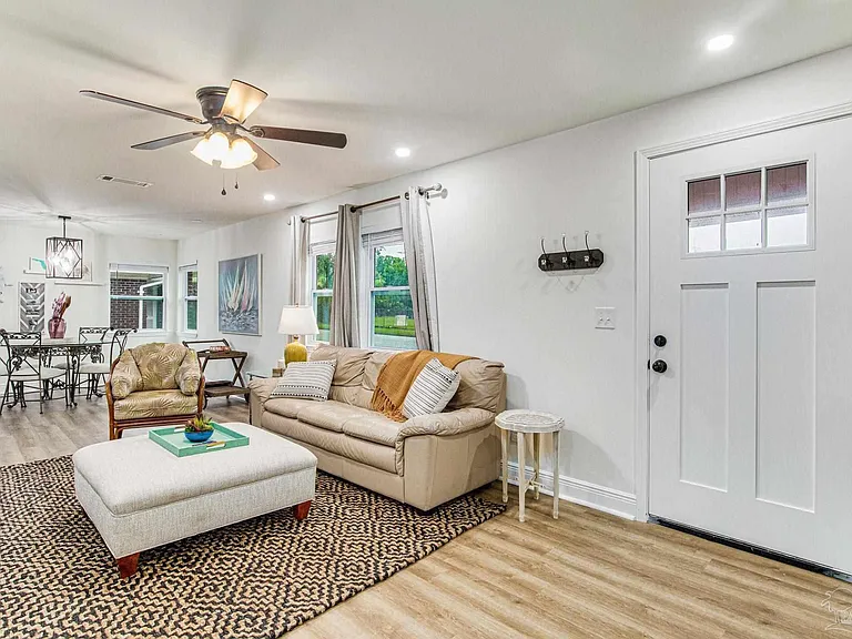 814 W Gonzalez St — Photo 28