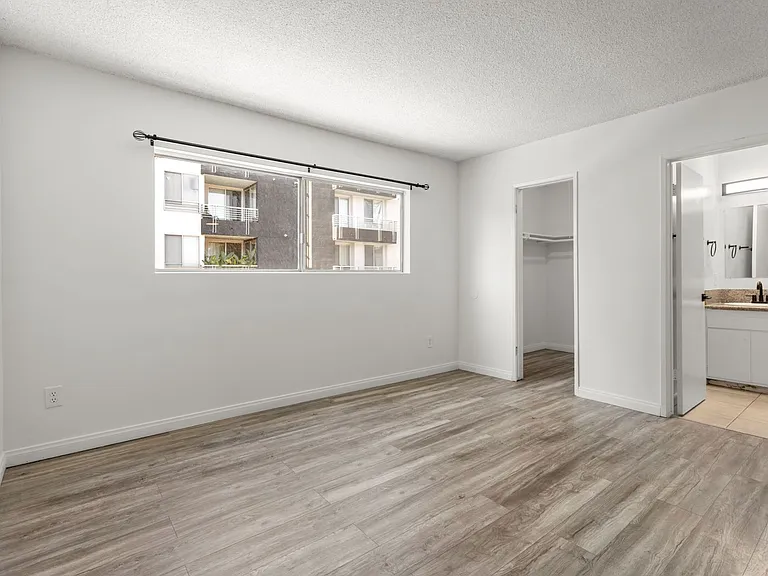 (El/Ti/Yo:B) 5139 White Oak Avenue — Photo 20