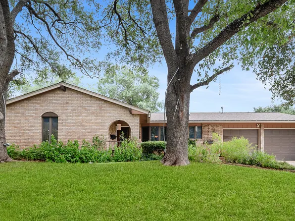 6207 Sun Dial St, Leon Valley, TX 78238