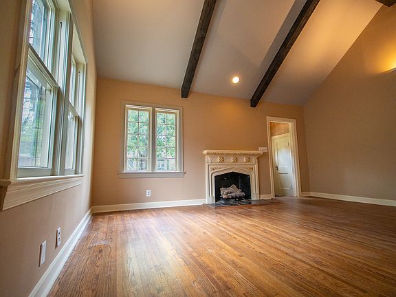 5th image of 2124 E 19th St