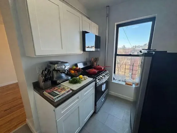 240 E 175th St, Bronx, NY