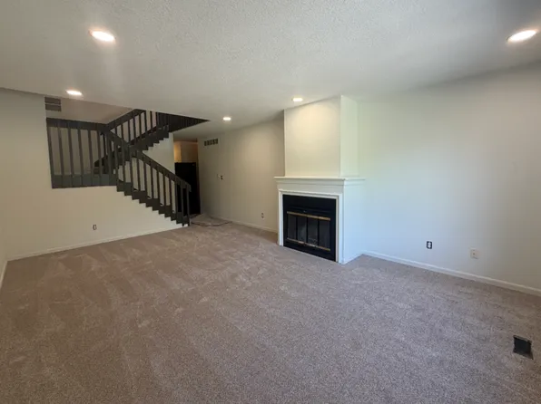 2901 University Dr E, Lawrence, KS