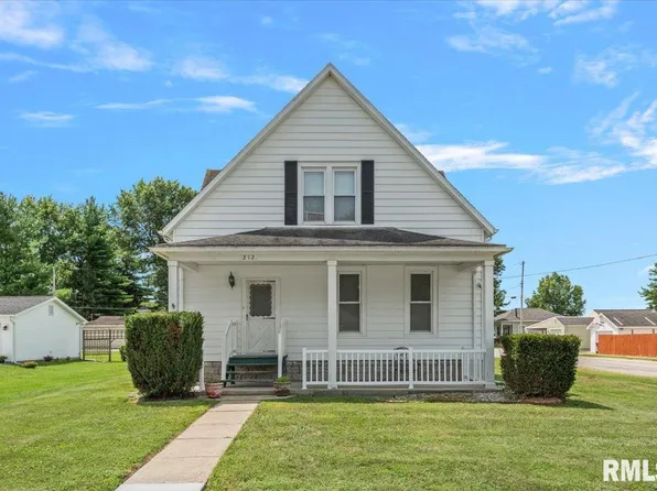 212 W 1st St, Morrisonville, IL 62546