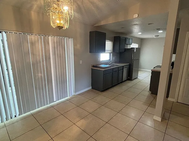 661 N Delmonte Ct — Photo 5