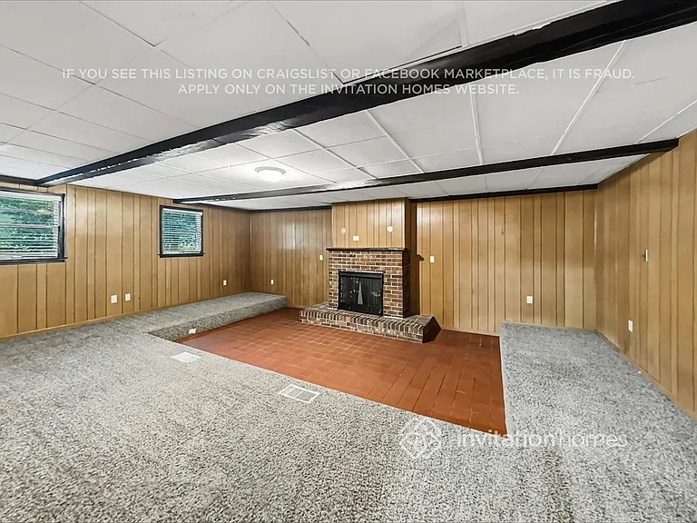 1321 Laura Ln — Photo 7