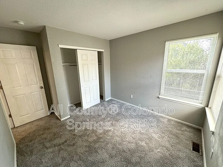5859 Instone Cir — Photo 19