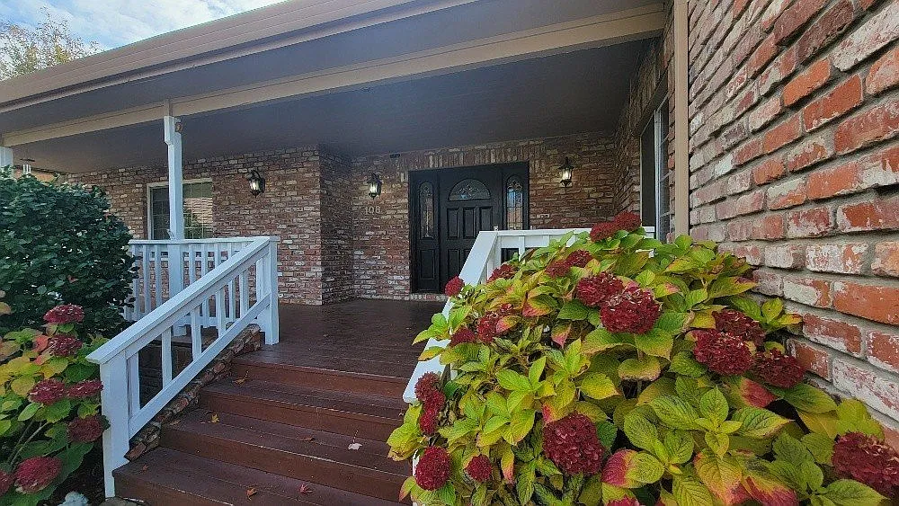 5 bed, 4.0 bath, 4805 sqft, $5,000 — Photo 2