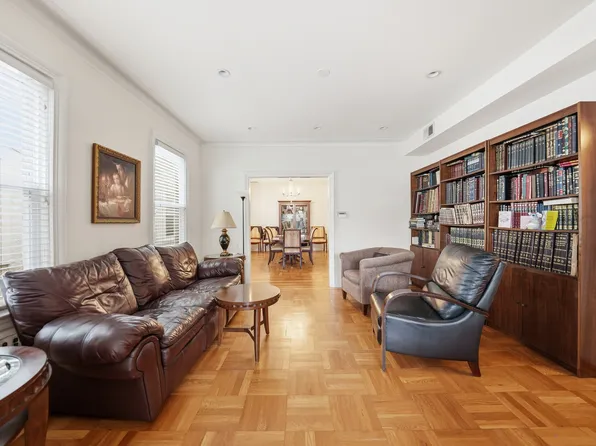 1596 East 17th Street image 2 of 11