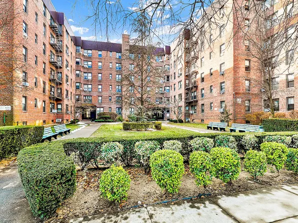 2260 Burnett St APT 3E, Brooklyn, NY 11229