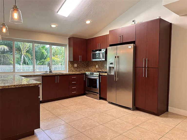 11907 Jennifer Way — Photo 3