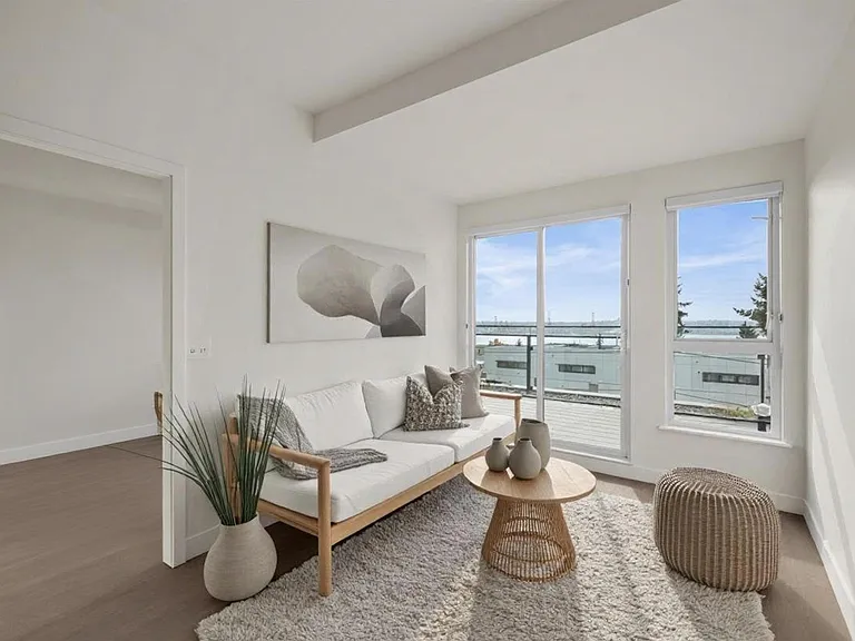 422 E 3rd St #553 — Photo 3