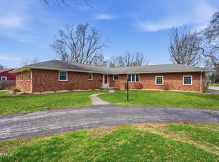 1206 Woodrow Wilson Dr, Fostoria, OH 44830