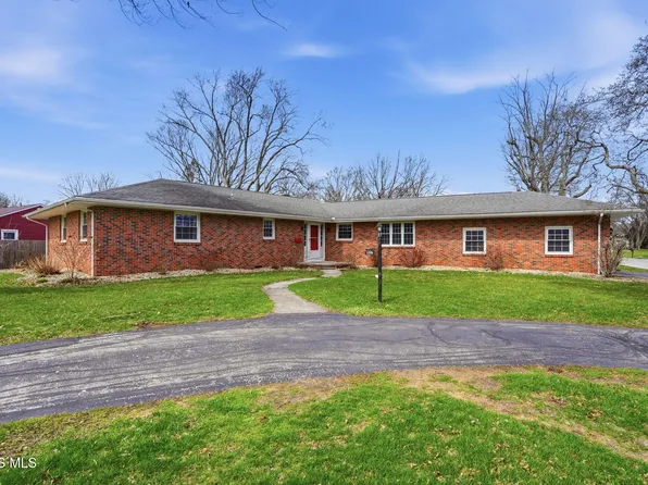 1206 Woodrow Wilson Dr, Fostoria, OH 44830