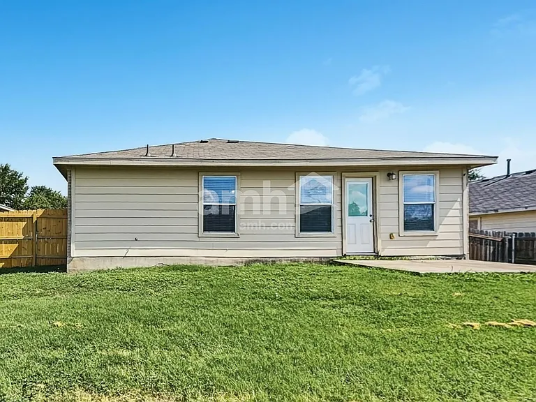 2288 Green Meadows Ln — Photo 16