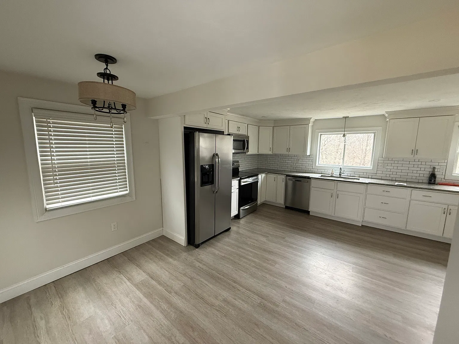 3 bed, 2048 sqft, $3,200 — Photo 2