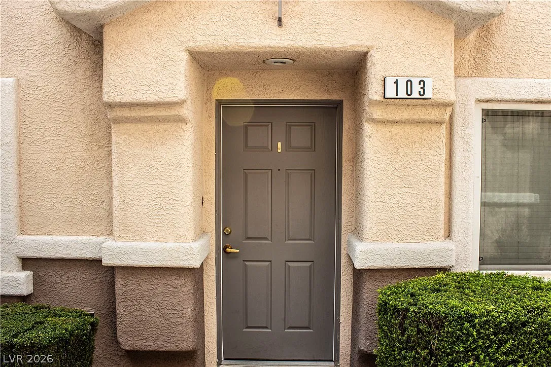 3 bed, 2.5 bath, 1685 sqft, $1,795 — Photo 2