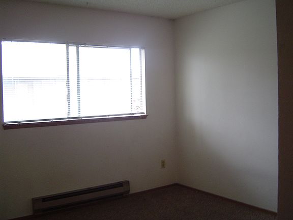 4th image of 915 30th St NE APT B