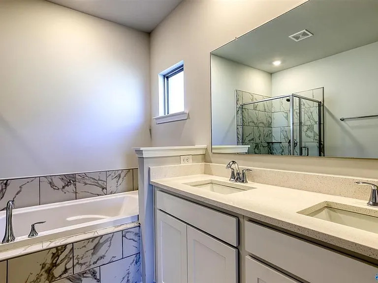 115 Rose Ln — Photo 2