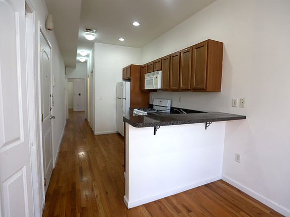 2nd image of 158 Sherman Ave APT 3R