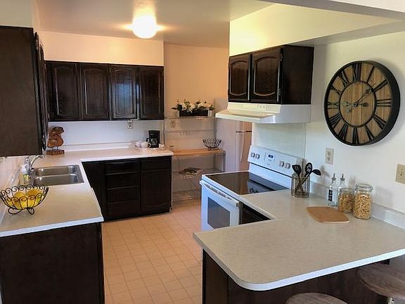 4th image of 7921 Crystal Blvd