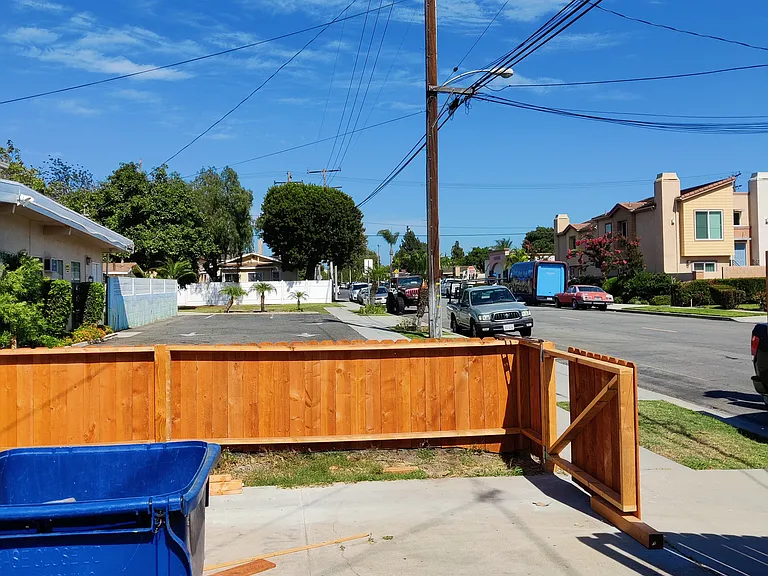 5413 Bishop St — Photo 2