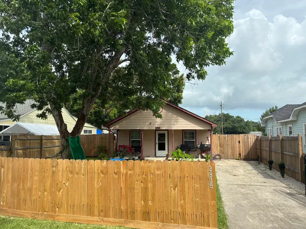 3935 4th St, Port Arthur, TX 77642