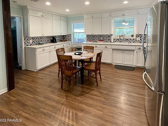 2nd image of 325 Last St