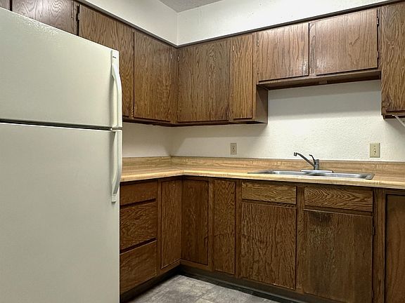 4th image of 210 20th Ave W #204