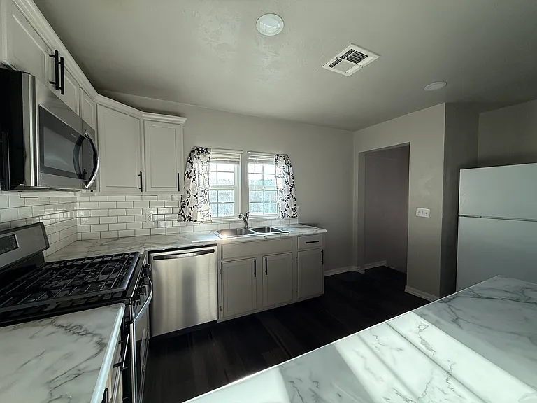 801 Hickory St — Photo 19