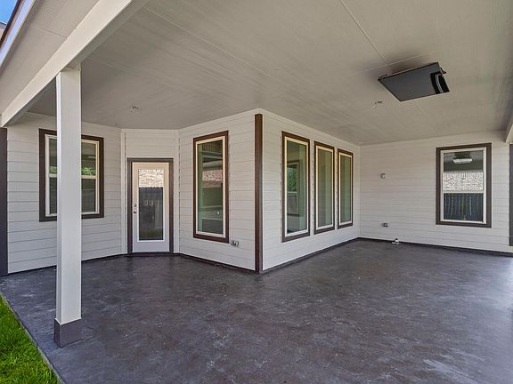 4th image of 15519 Eastern Meadowlark Way