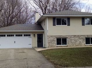 20510 Hollins Ave, Lakeville, MN 55044