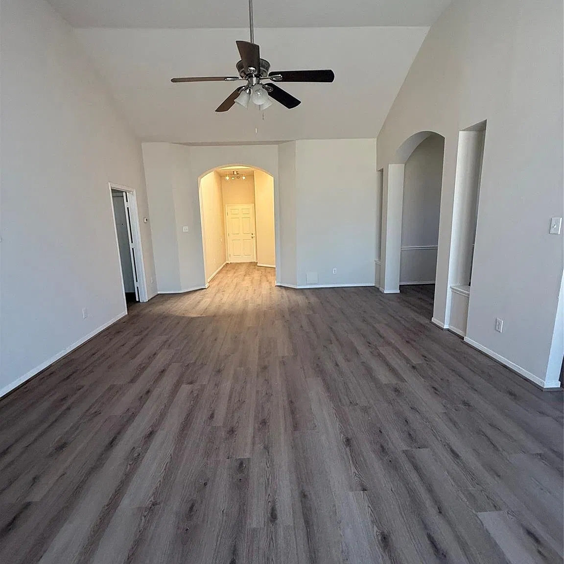 4 bed, 2.0 bath, 1892 sqft, $2,145 — Photo 4