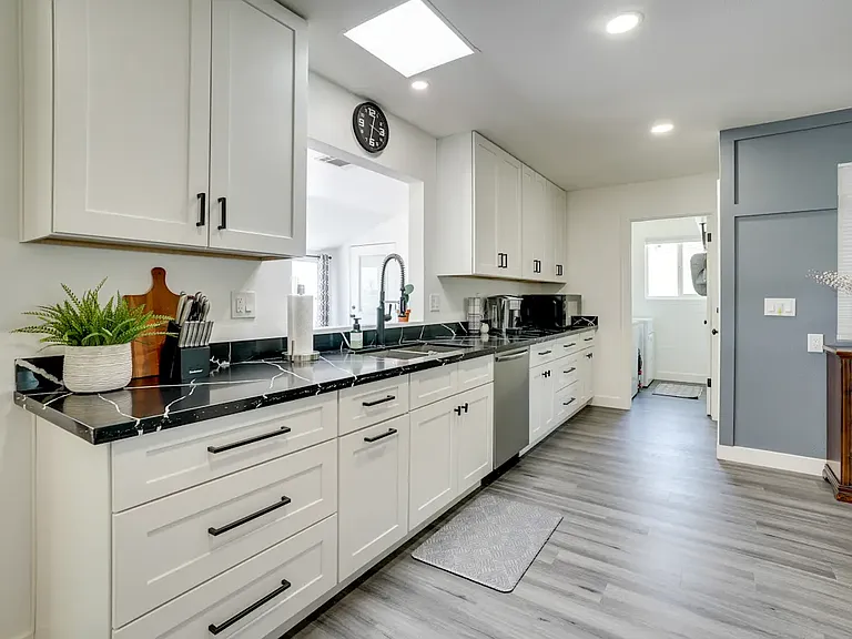 N Coggins Dr — Photo 9