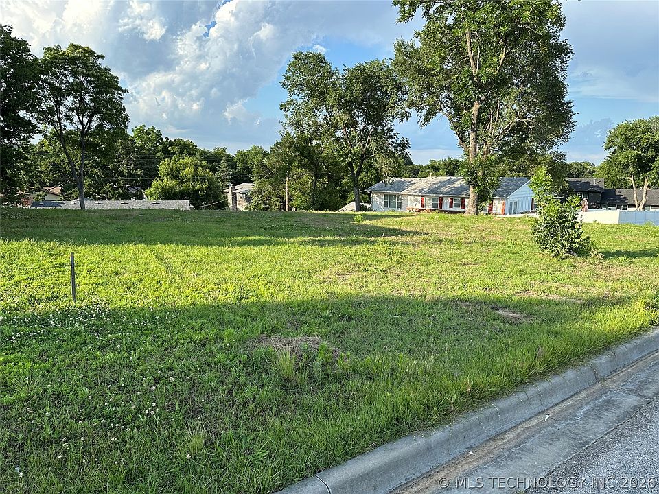 2nd image of 2421 W 45th Ct
