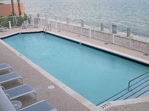 5th image of 725 NE 22nd St APT 12F
