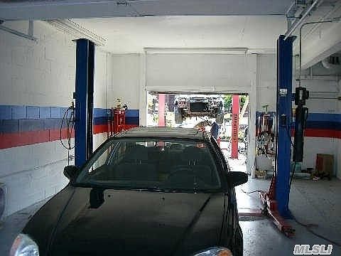 2nd image of 72 Sheridan Blvd