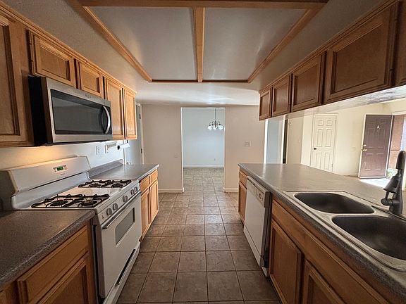 5th image of 446 Emily Way