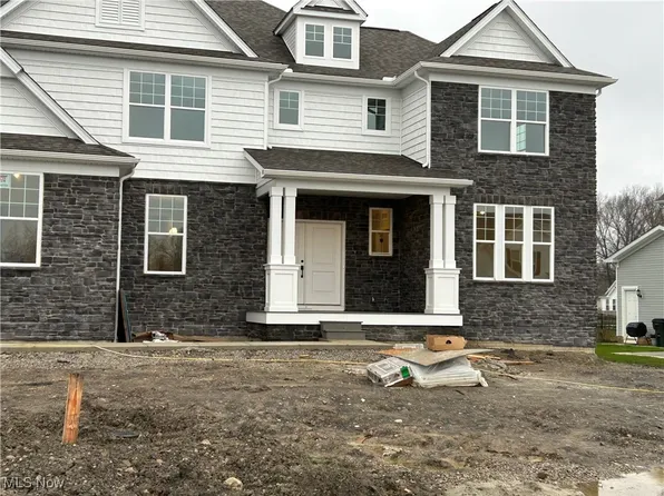 32609 Trillium Ct, Avon Lake, OH 44012