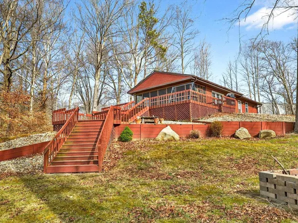 8055 N Lakewood Dr, Unionville, IN 47468