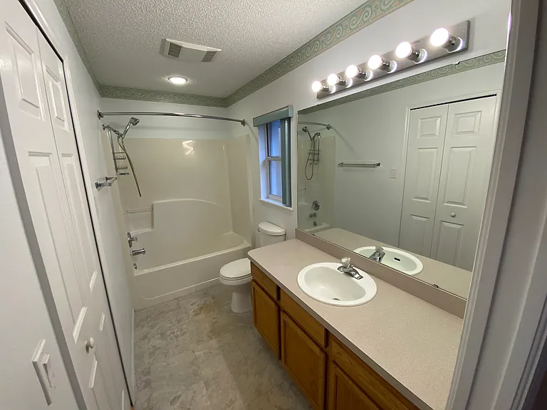 710 Harvard Ct — Photo 12