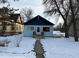 416 1st St S, Ellendale, ND 58436