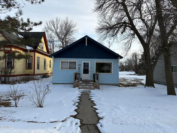 416 1st St S, Ellendale, ND 58436