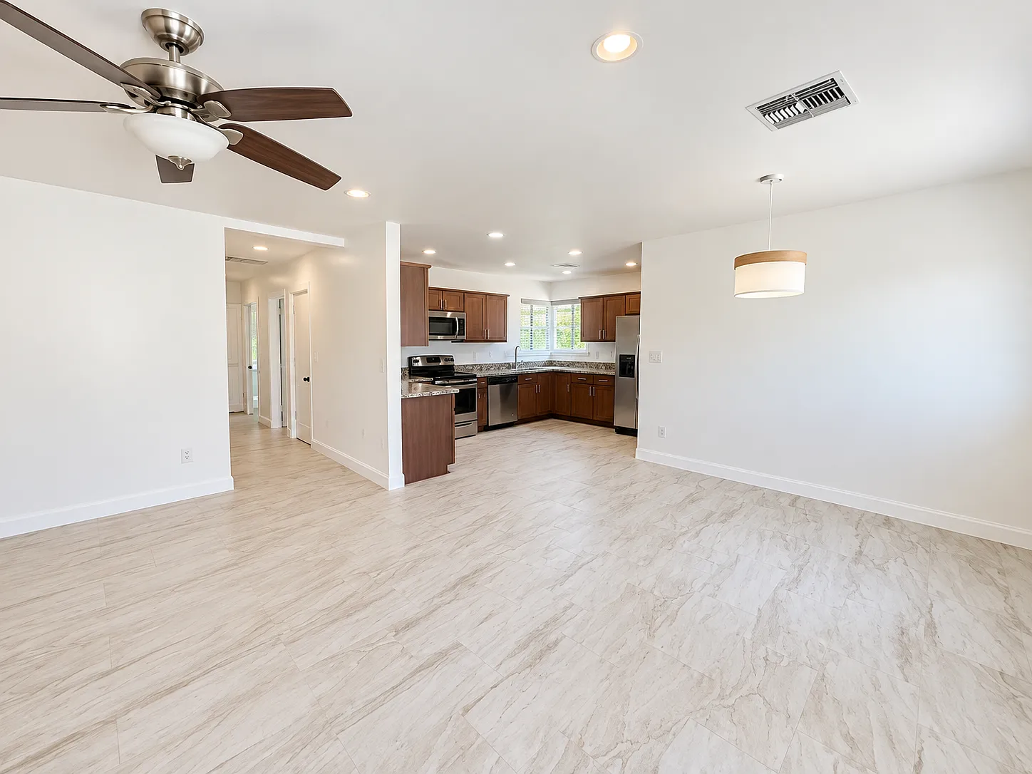 1802 N Whittier Dr — Photo 4