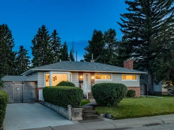 4927 N 10th Ave SW, Calgary, AB T3C 0M3