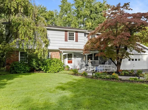 137 Willowbend Dr, Penfield, NY 14526